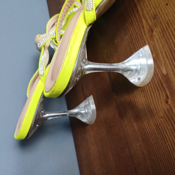 Heels - Picture 4 of 16